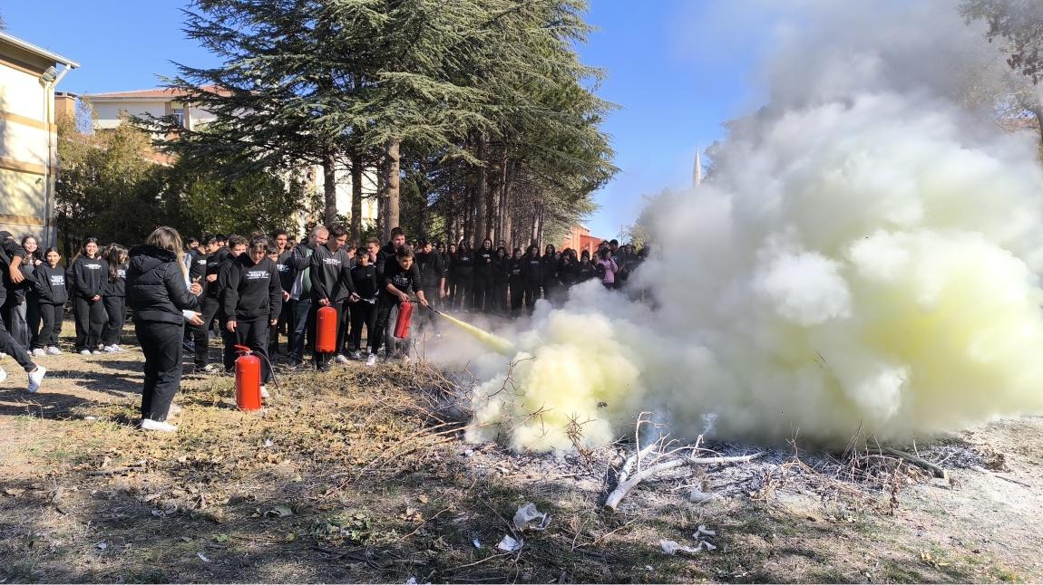 Okulumuzda Gerçekleştirilen Yangın Tatbikatı Başarılı Bir Şekilde Tamamlandı